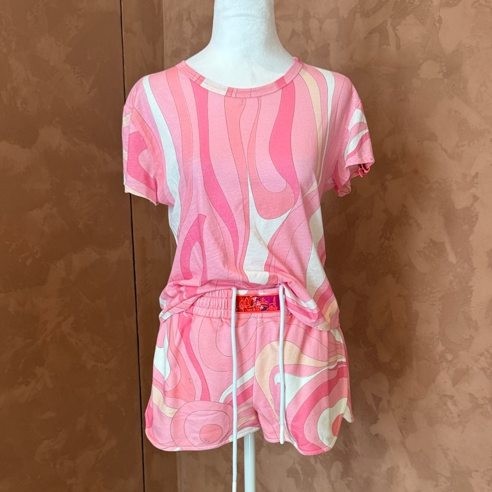 Stylish Pink and White Swirl Short Sleeve Top